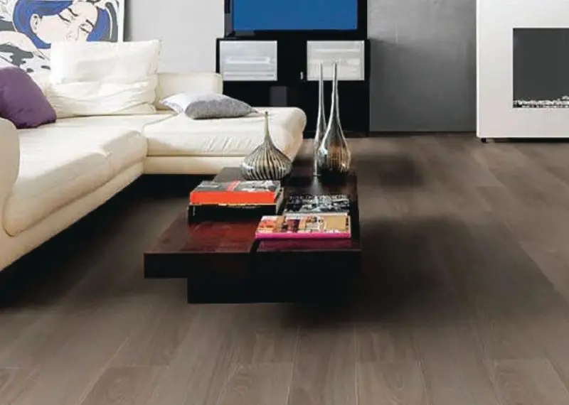 OAK PINE Laminated Wooden Flooring